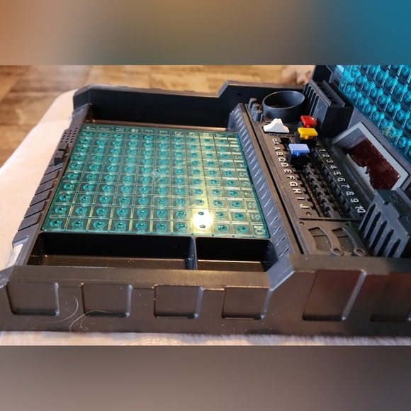 Milton Bradley Electronic Battleship Game Model  Vintage 1982 + Code Book - Picture 9 of 13